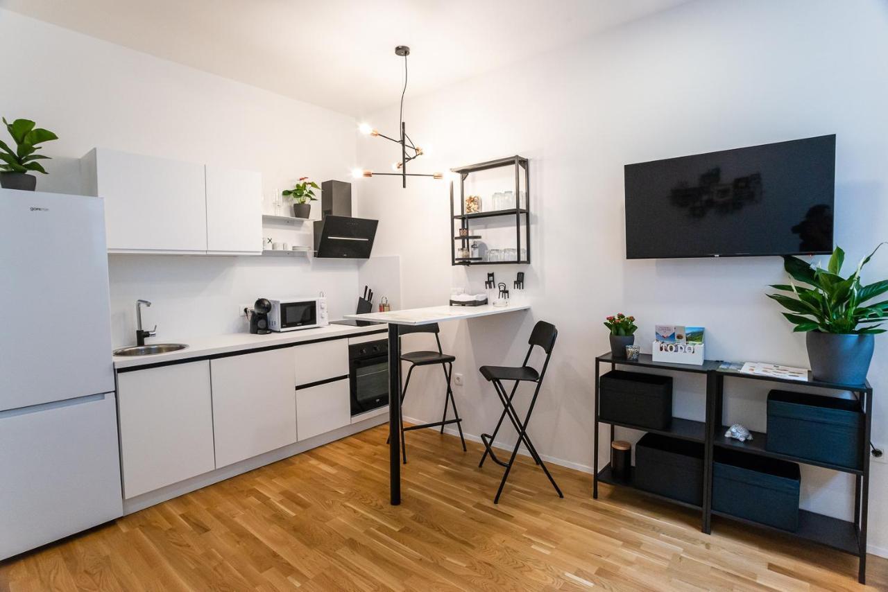 Loni'S Place Apartments Ljubljana Bagian luar foto