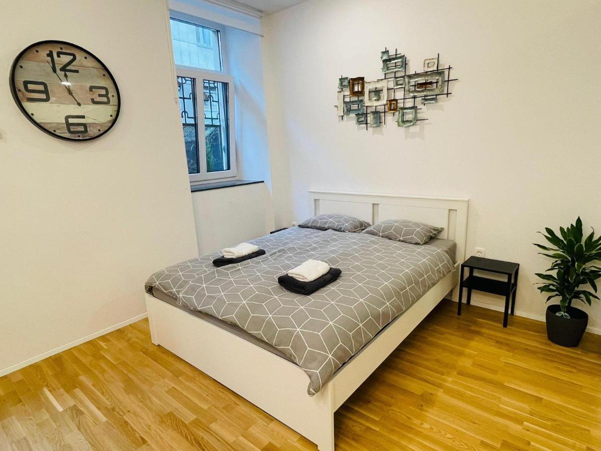 Loni'S Place Apartments Ljubljana Bagian luar foto